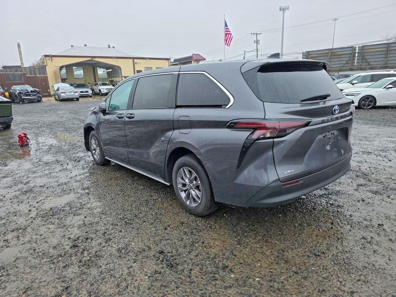 2025 TOYOTA SIENNA