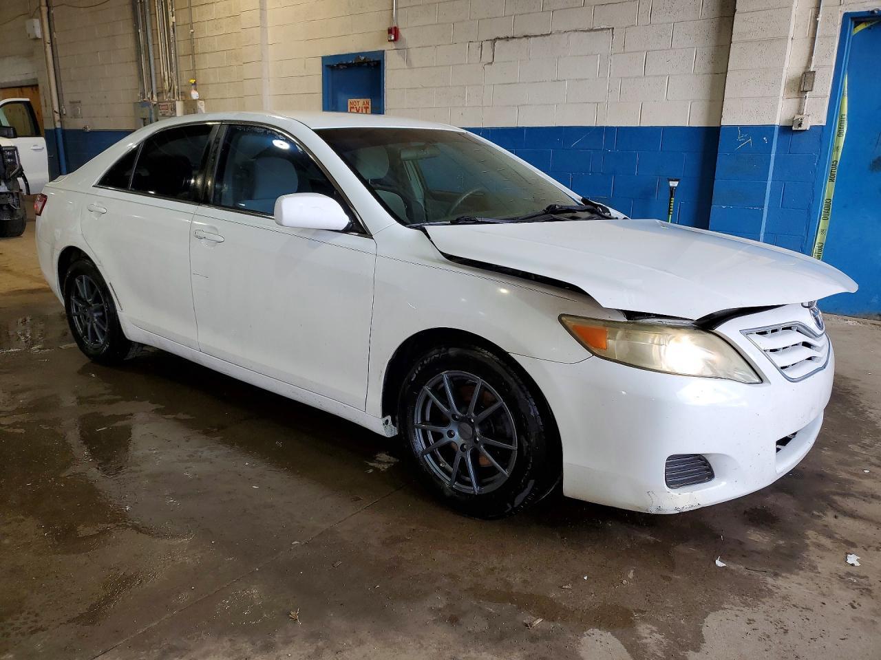 2011 TOYOTA CAMRY