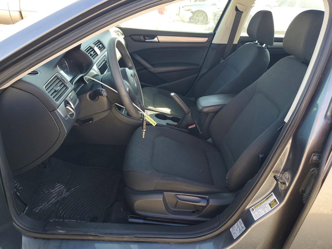 2012 VOLKSWAGEN Passat