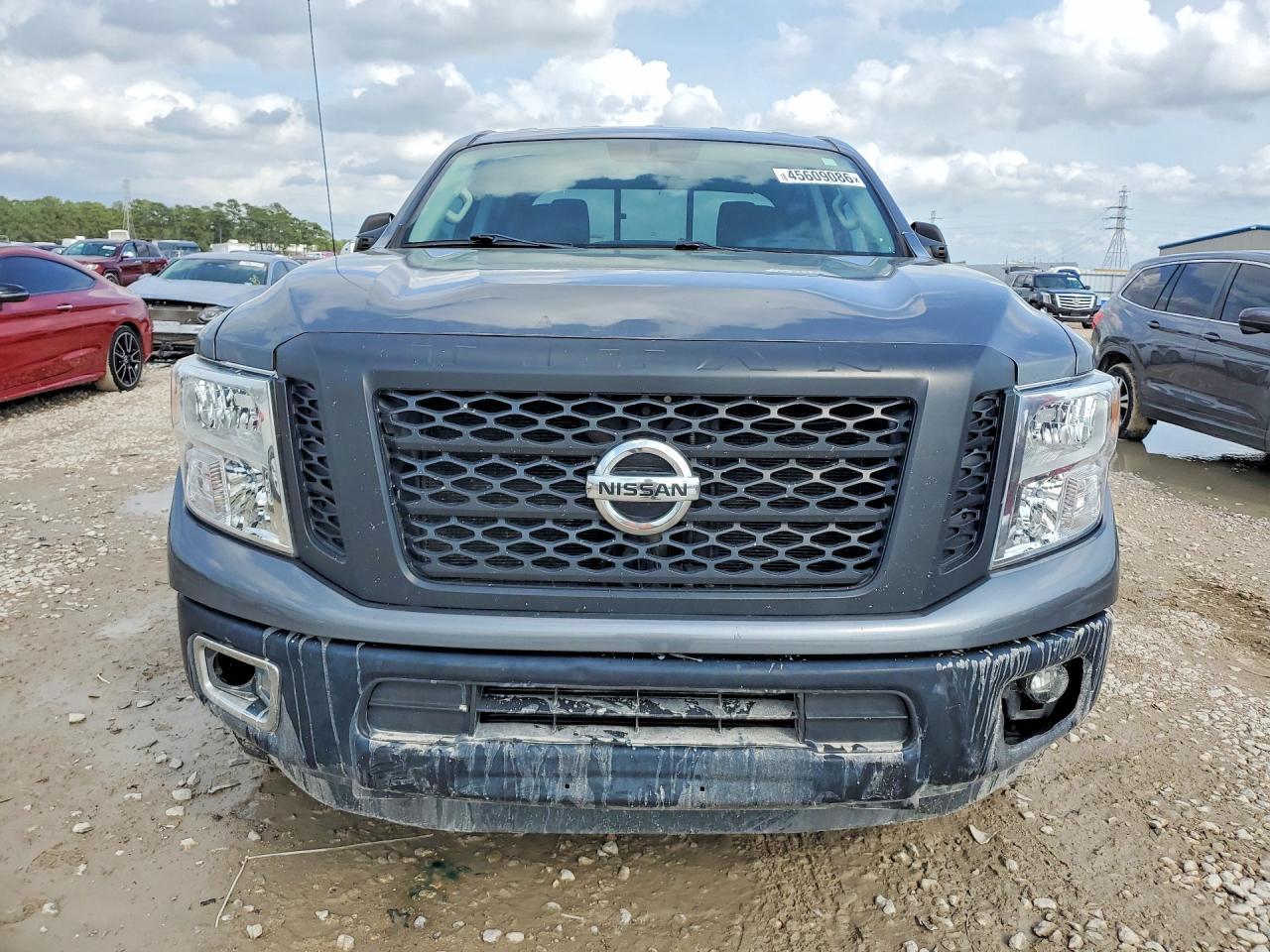 2017 NISSAN Titan