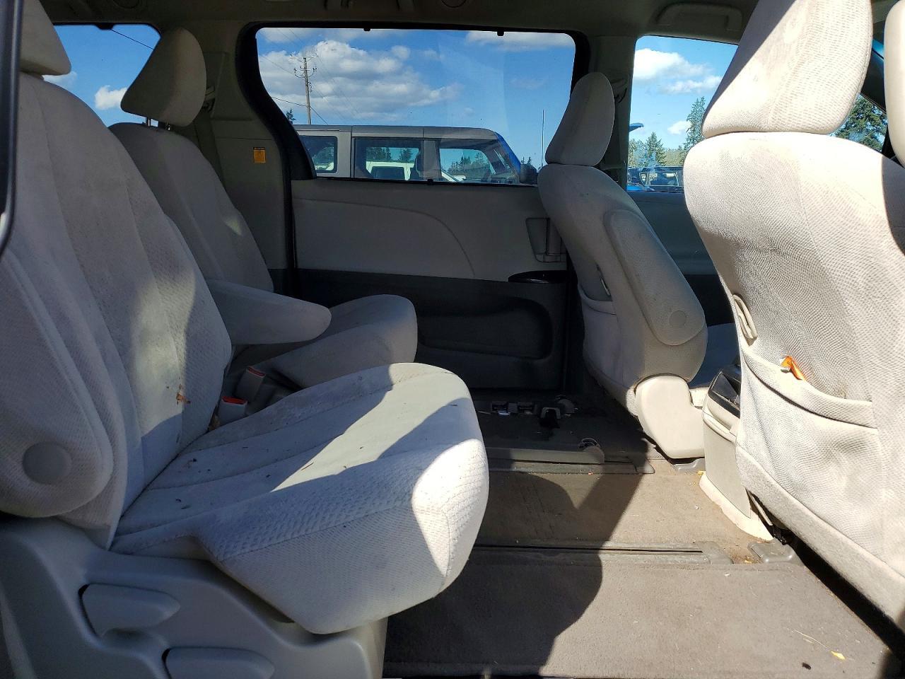 2012 TOYOTA SIENNA