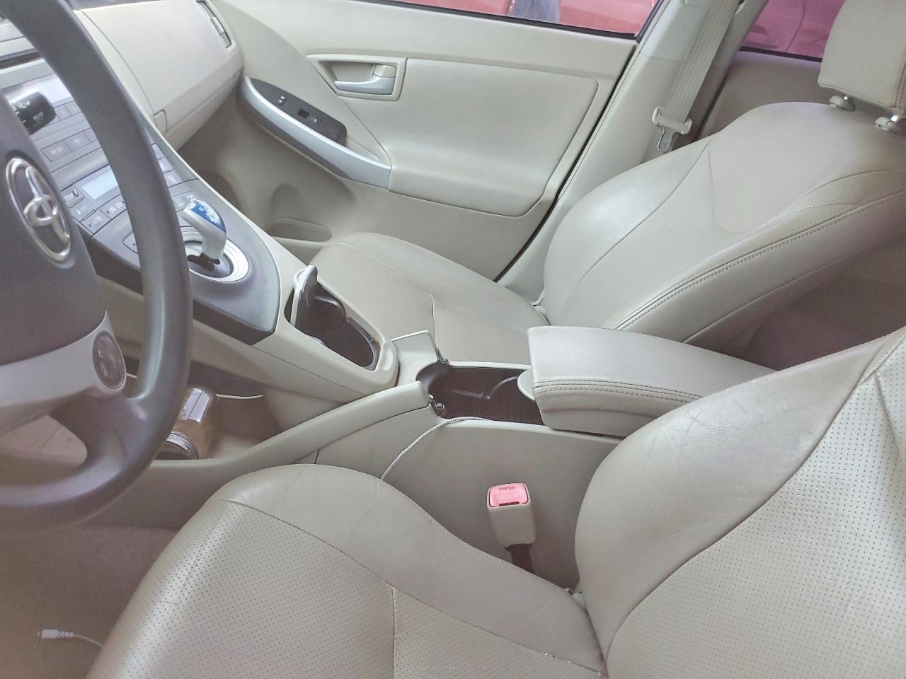 2011 TOYOTA PRIUS
