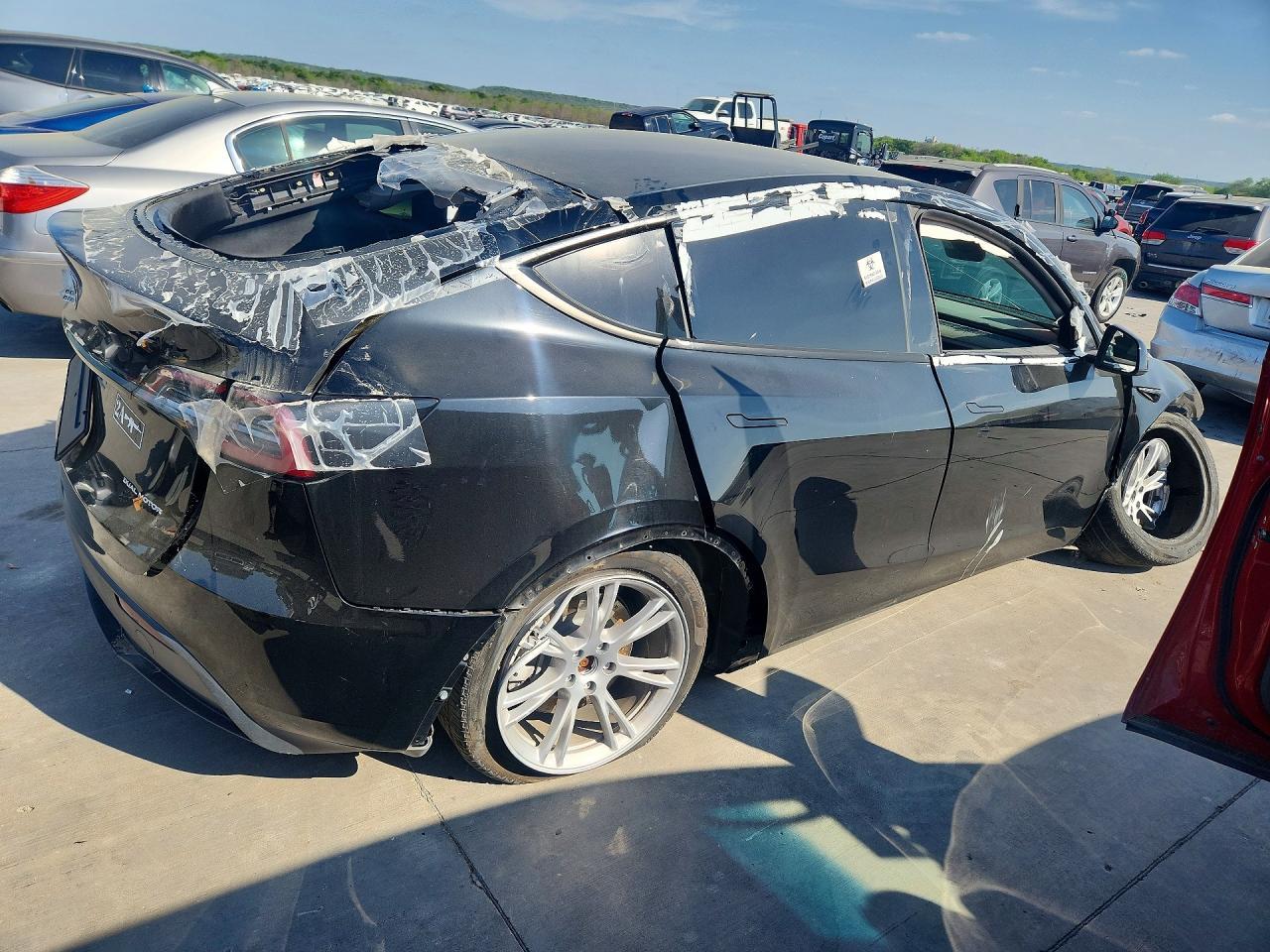2024 TESLA MODEL Y