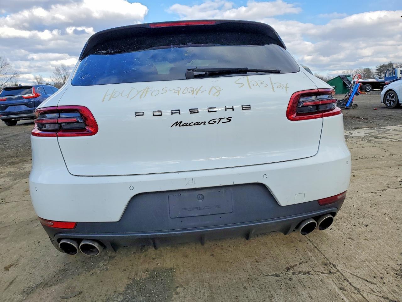 2018 PORSCHE Macan