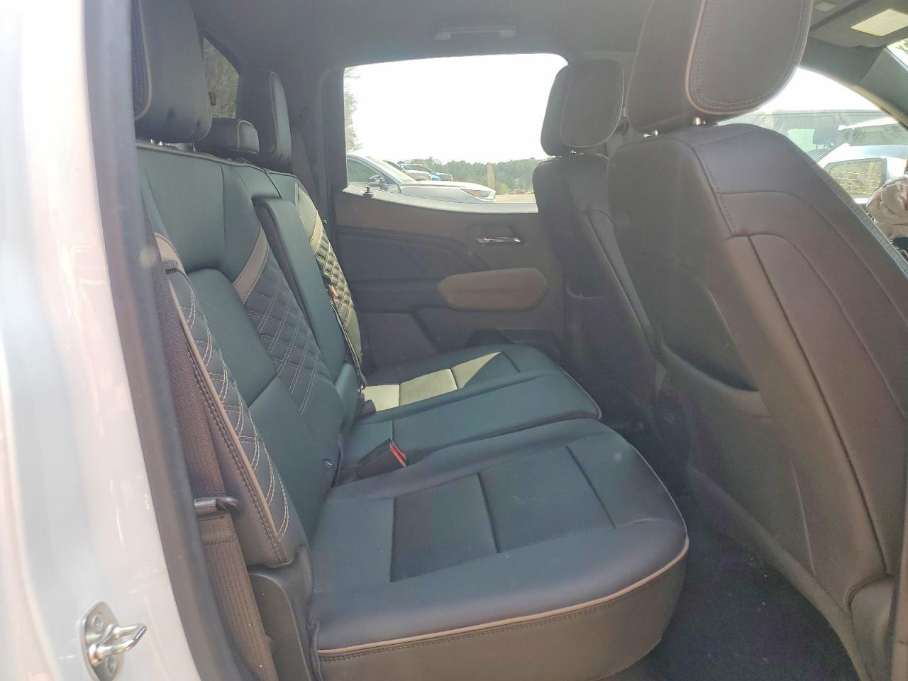 2024 GMC CANYON