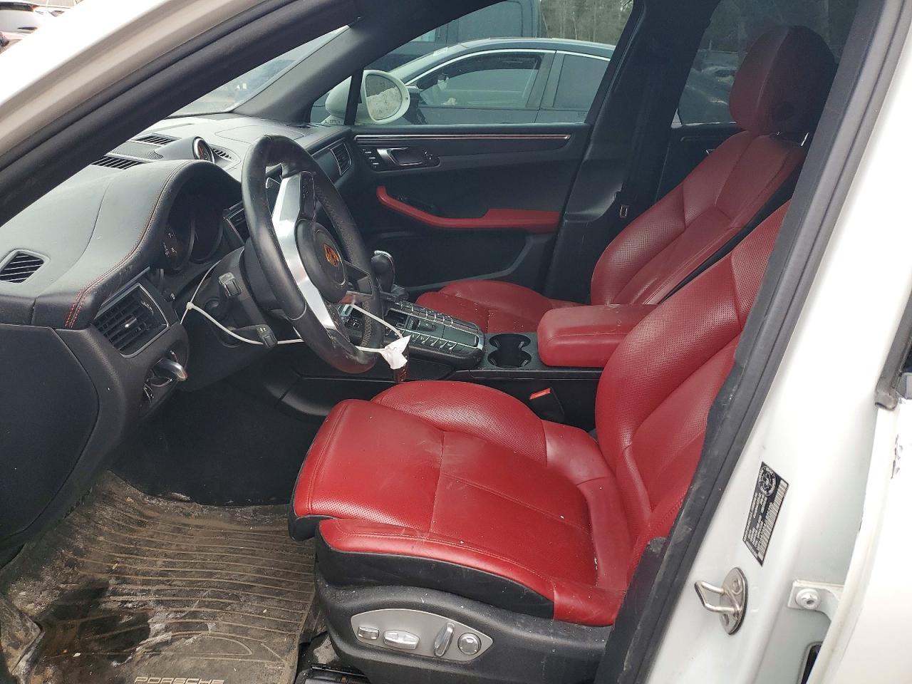 2018 PORSCHE Macan
