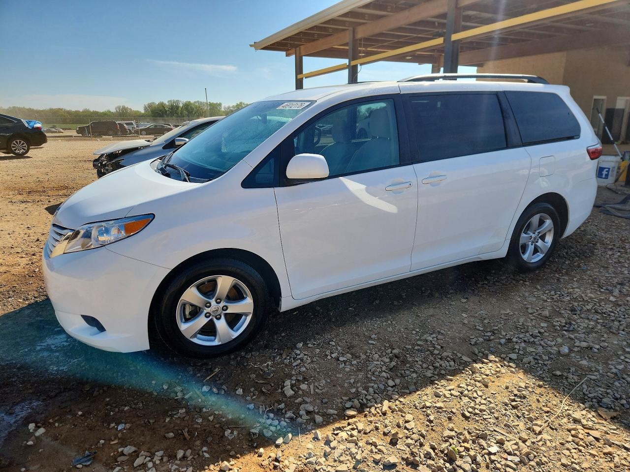 2017 TOYOTA SIENNA