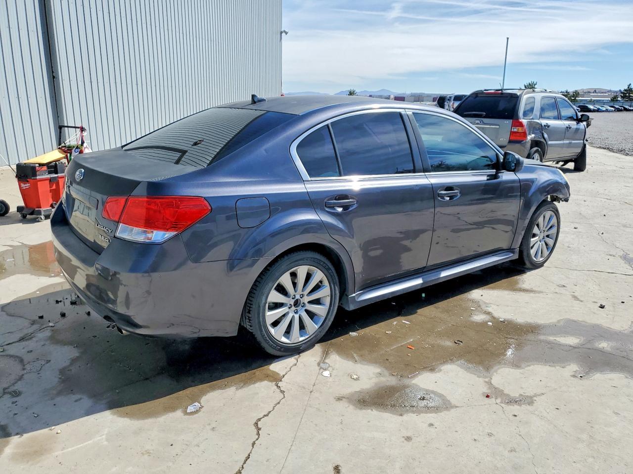 2011 SUBARU Legacy