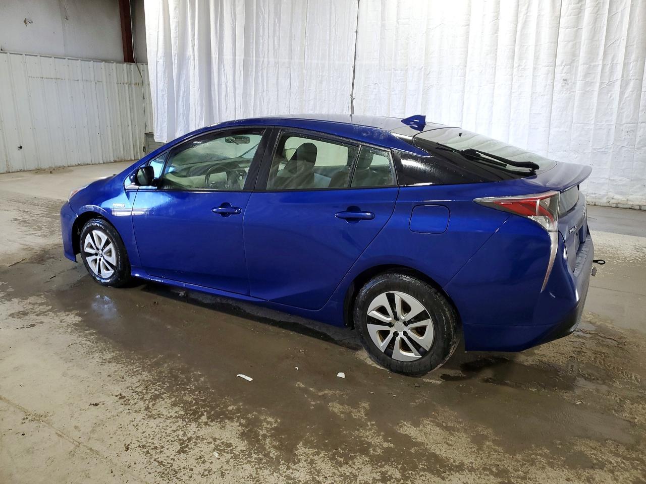 2016 TOYOTA PRIUS