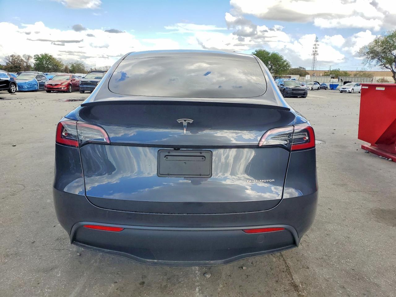 2024 TESLA MODEL Y