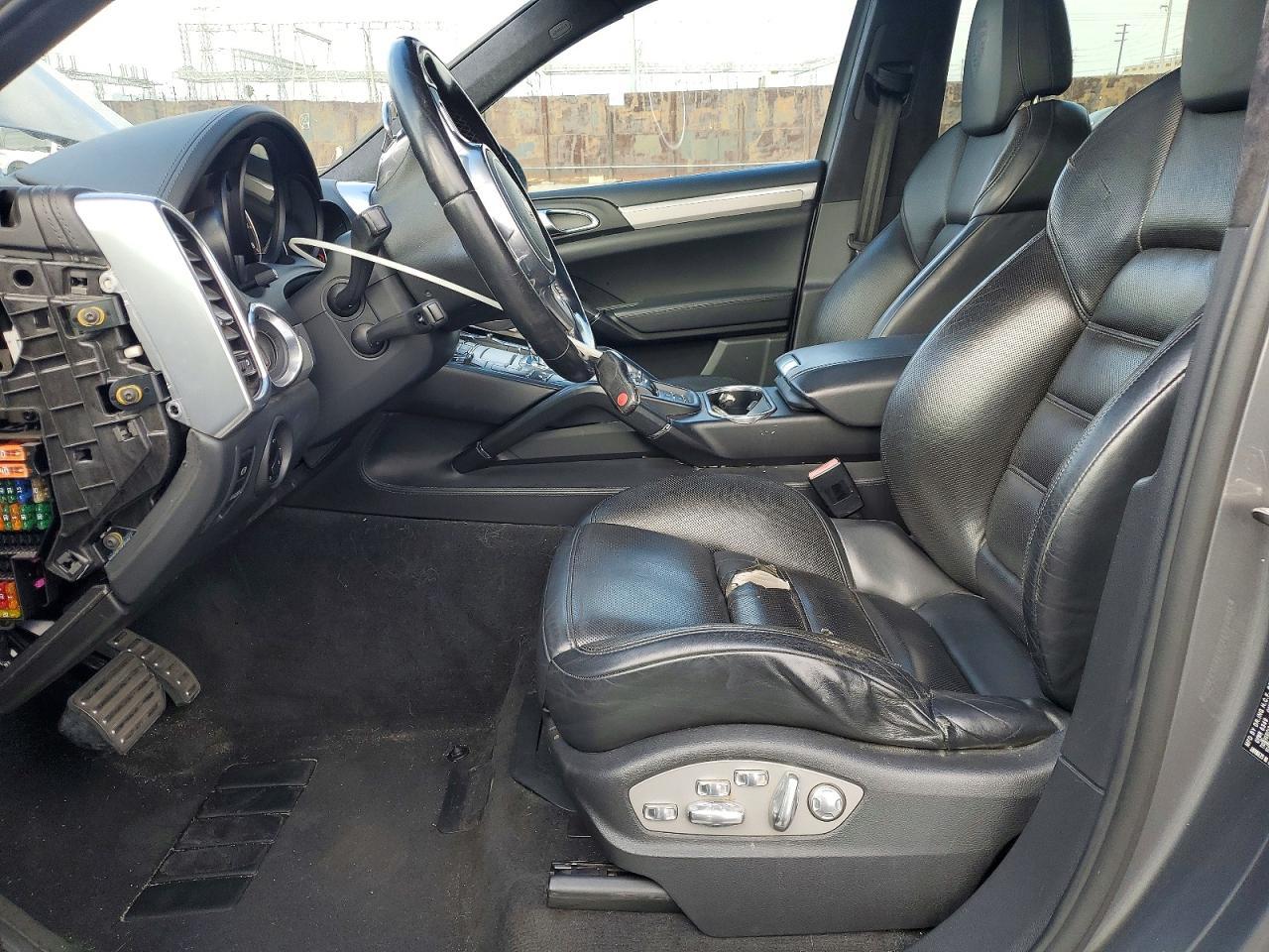 2011 PORSCHE CAYENNE