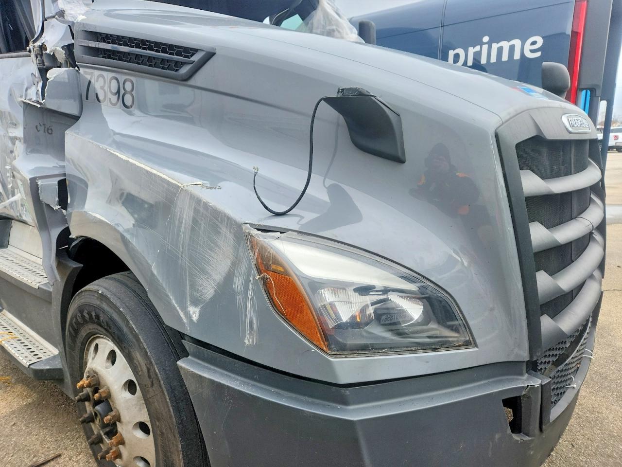 2023 FREIGHTLINER CASCADIA 126