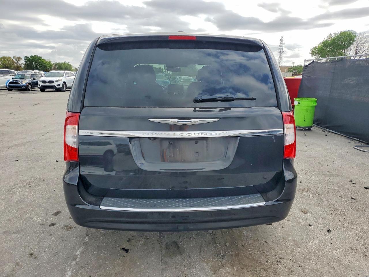 2016 CHRYSLER Town & Country