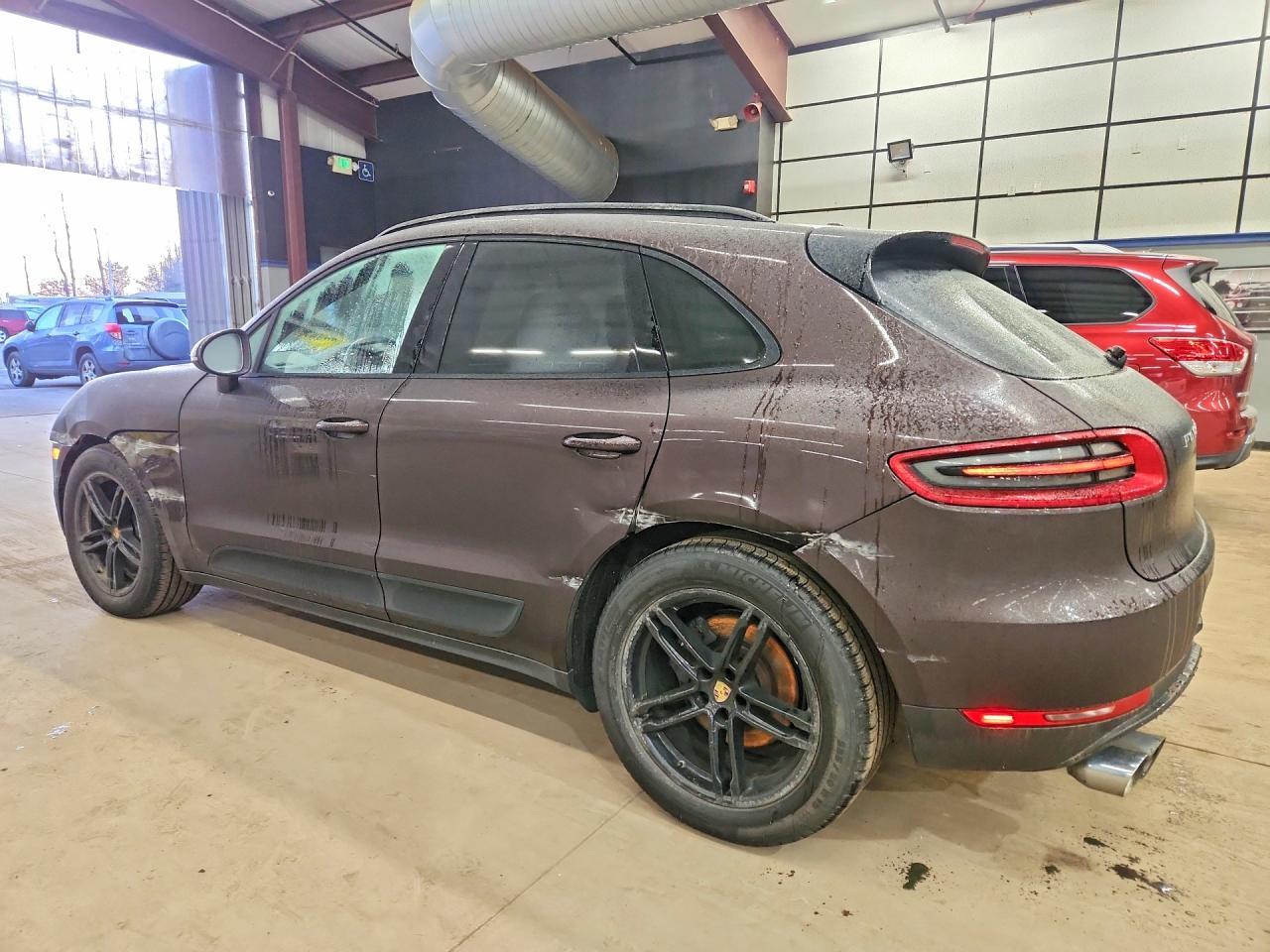 2016 PORSCHE Macan