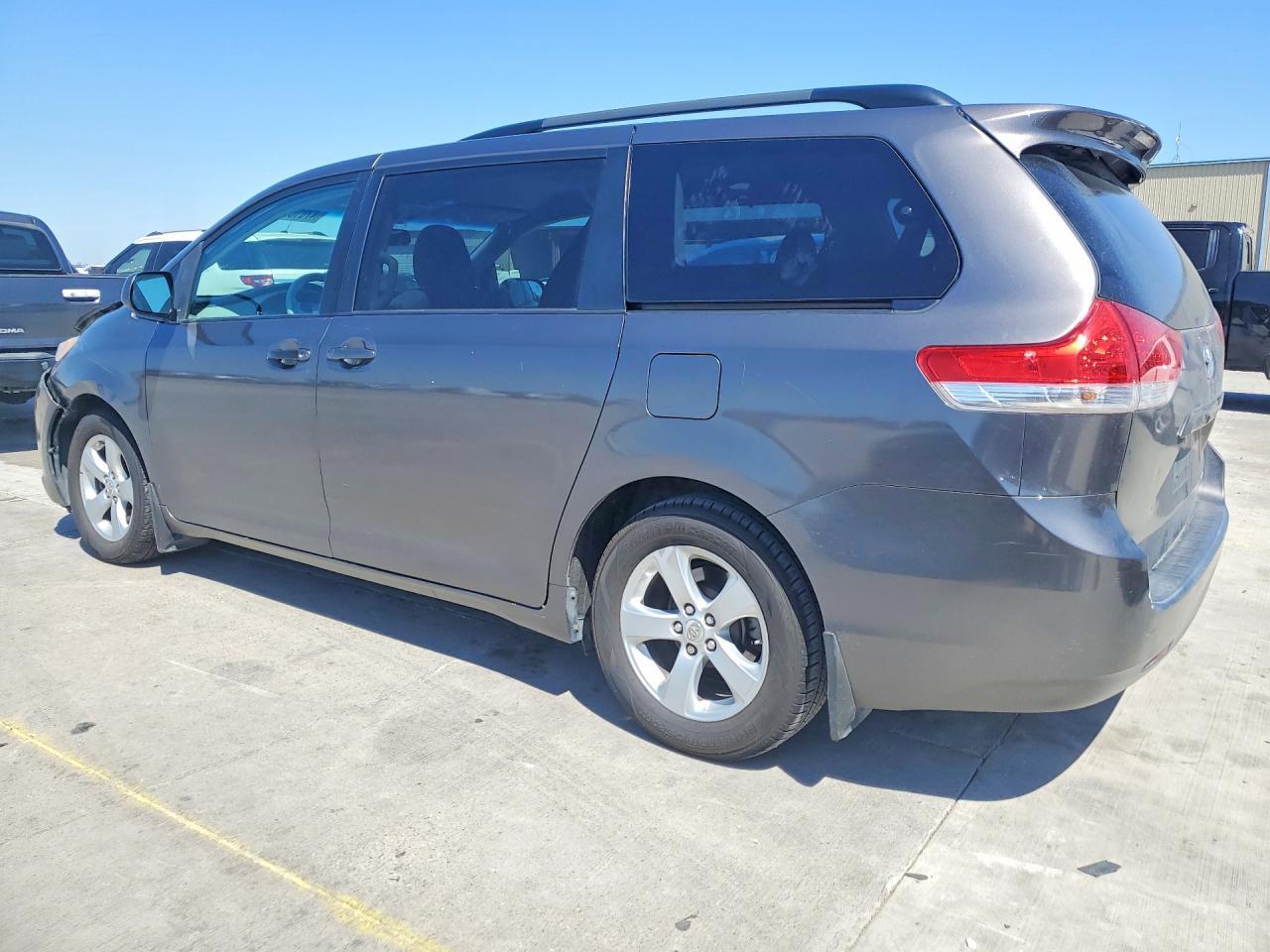 2012 TOYOTA SIENNA