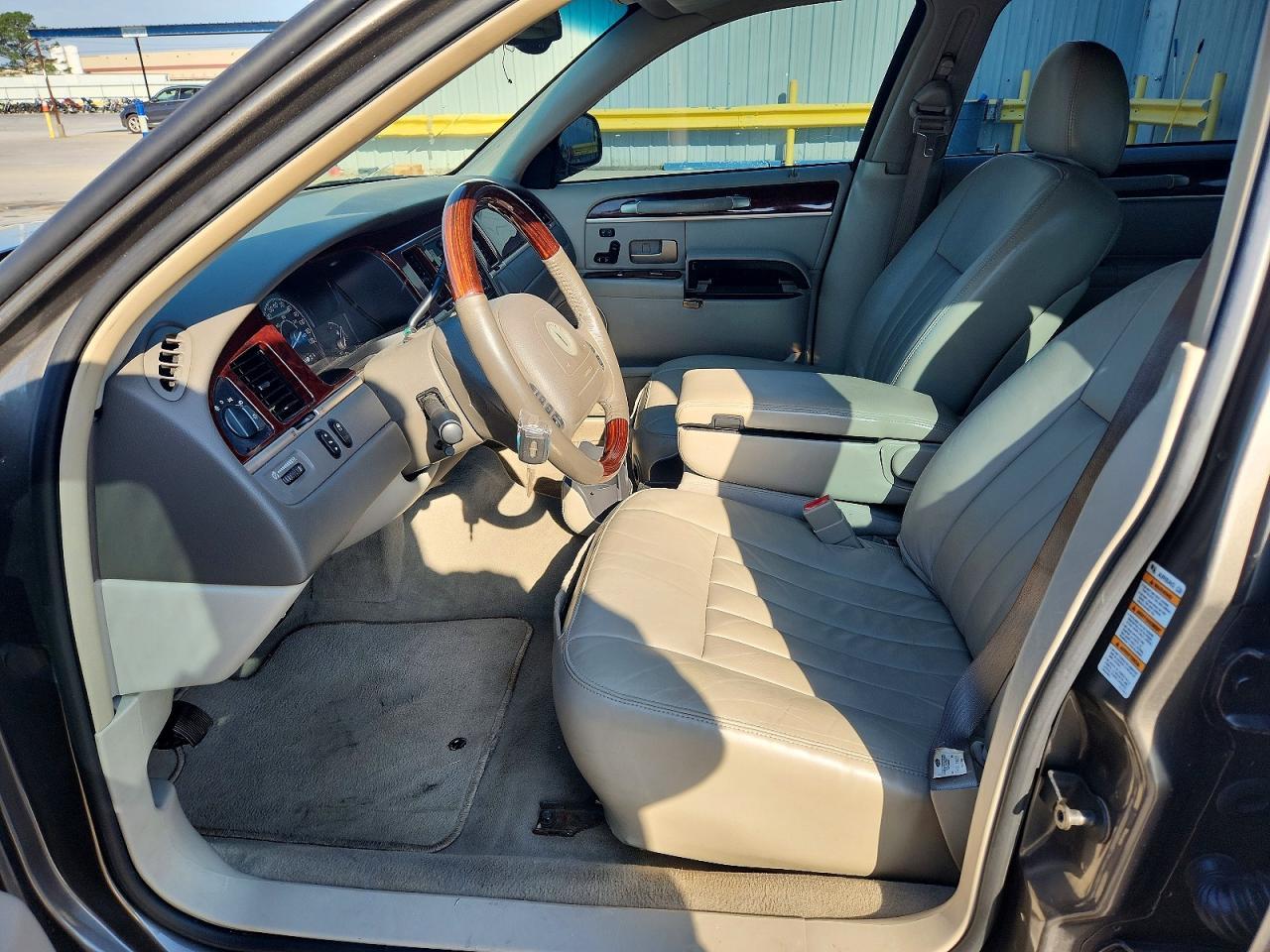 2003 LINCOLN Town Car