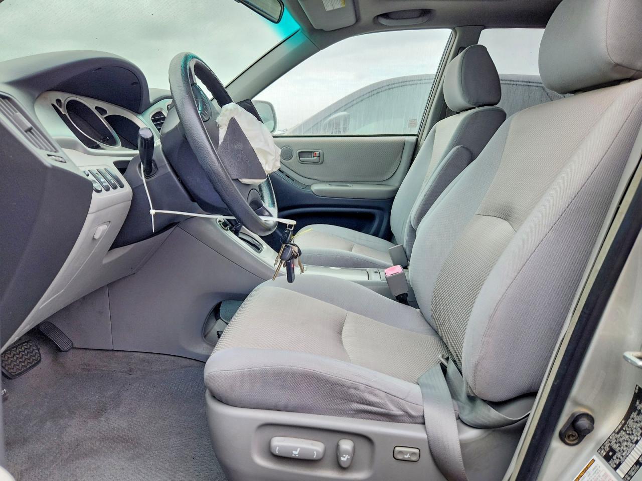 2004 TOYOTA HIGHLANDER