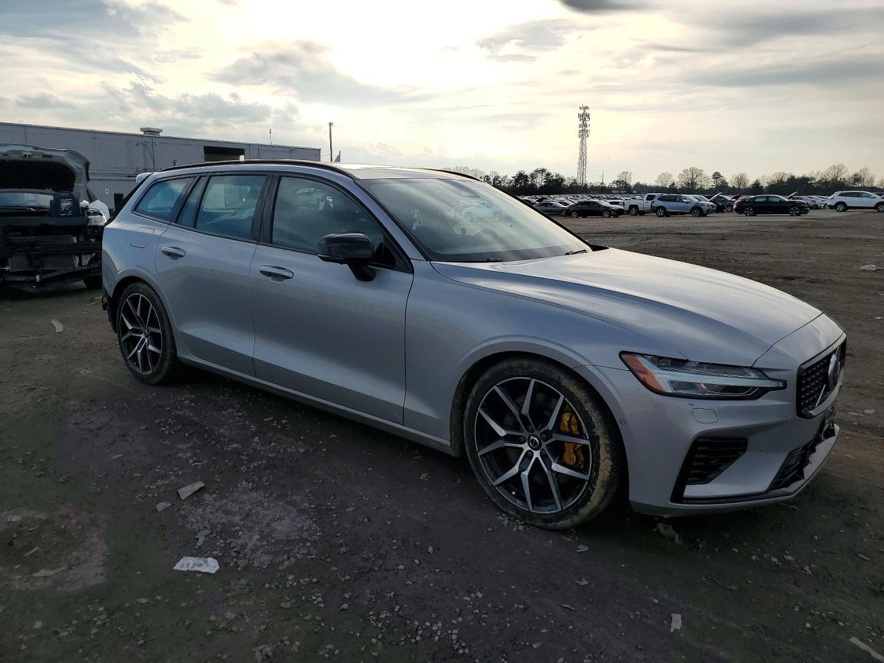 2024 VOLVO V60