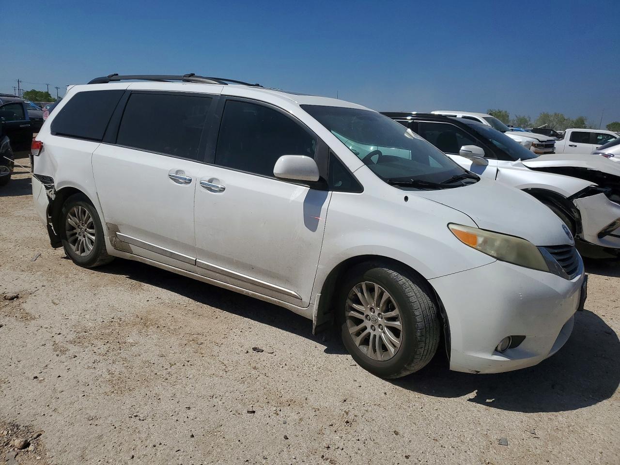 2014 TOYOTA SIENNA