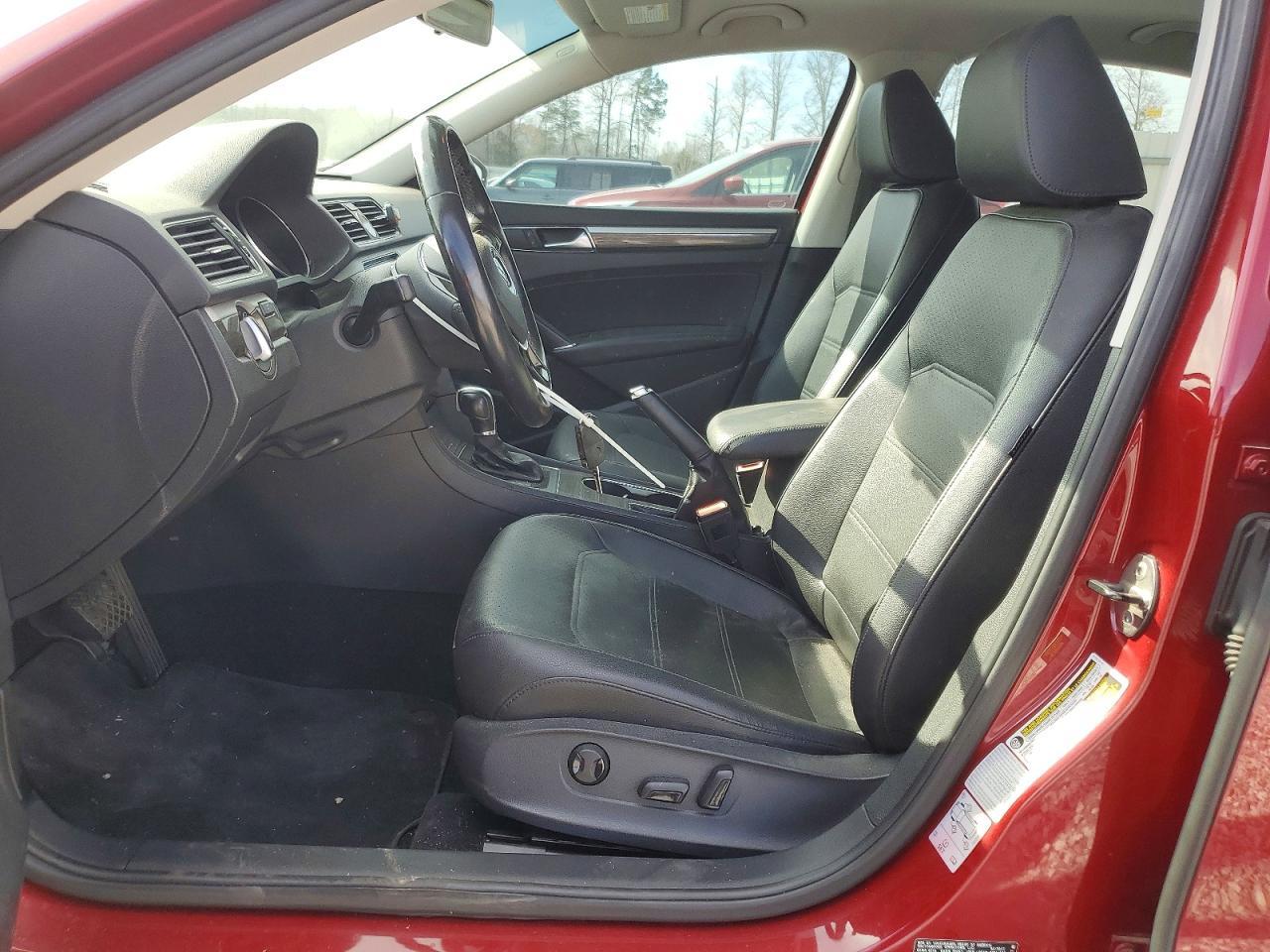 2017 VOLKSWAGEN Passat