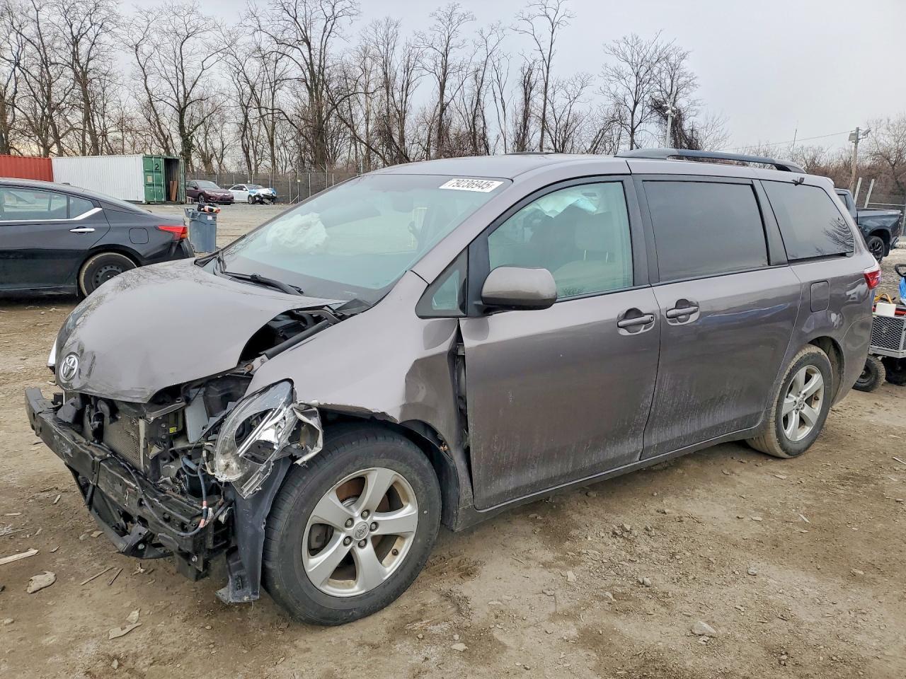 2015 TOYOTA SIENNA