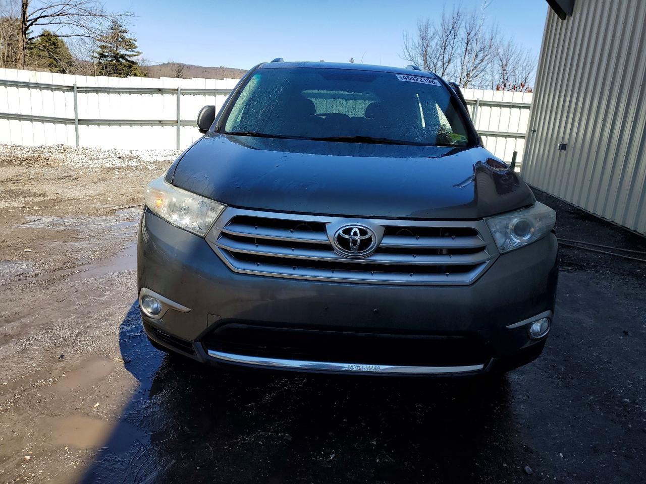 2011 TOYOTA HIGHLANDER