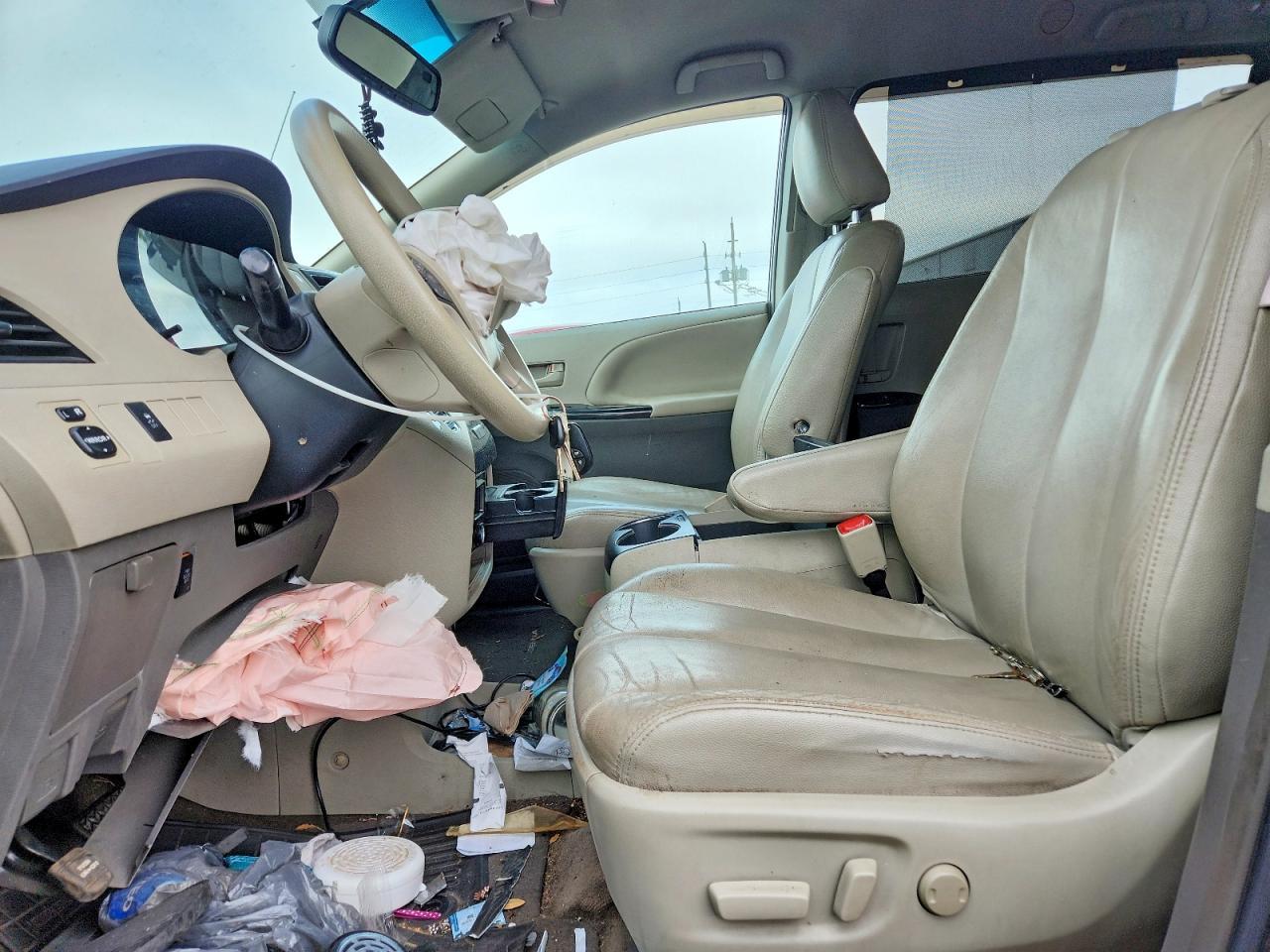 2014 TOYOTA SIENNA