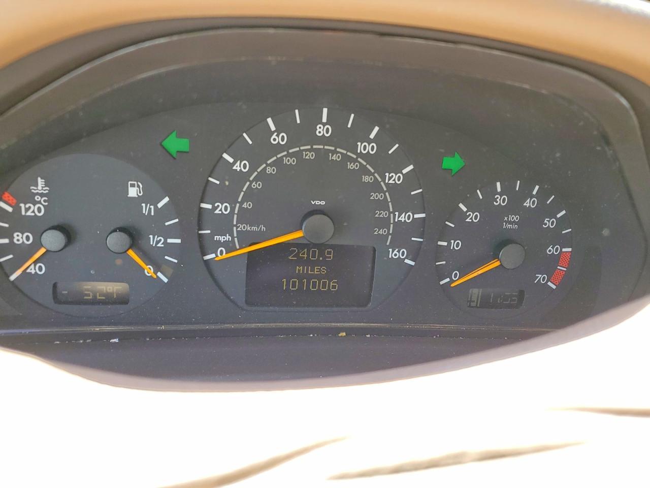 2001 MERCEDES-BENZ E-Class