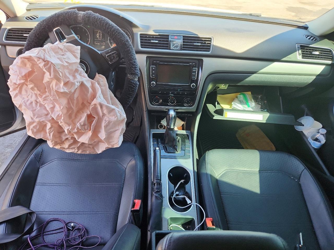 2015 VOLKSWAGEN Passat