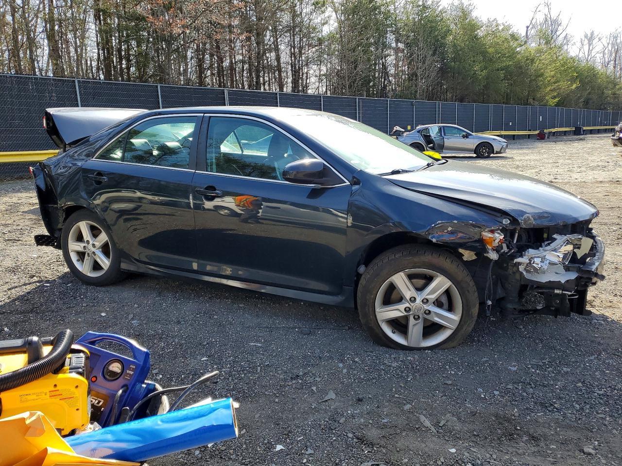 2014 TOYOTA CAMRY