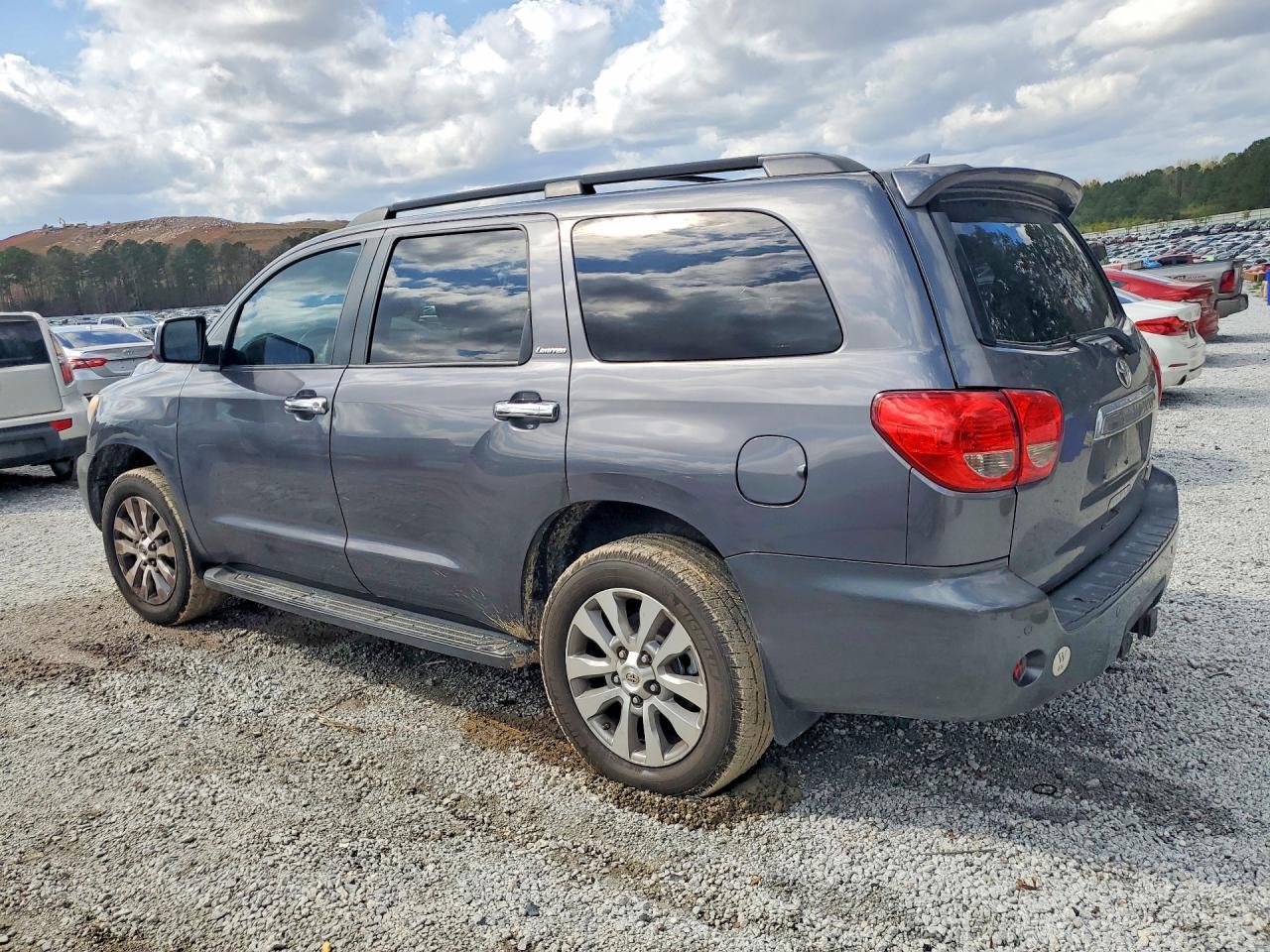 2011 TOYOTA Sequoia