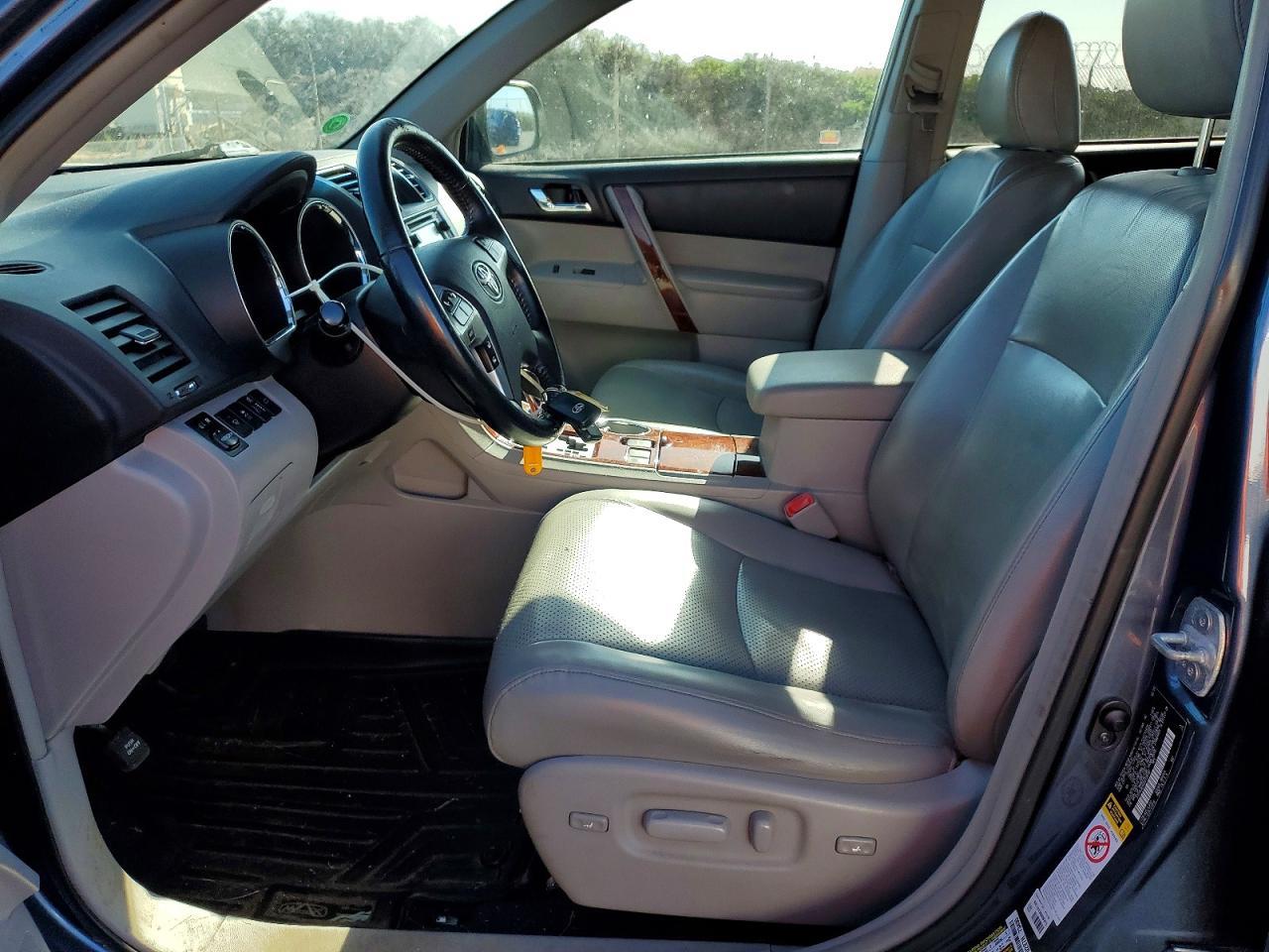 2013 TOYOTA HIGHLANDER