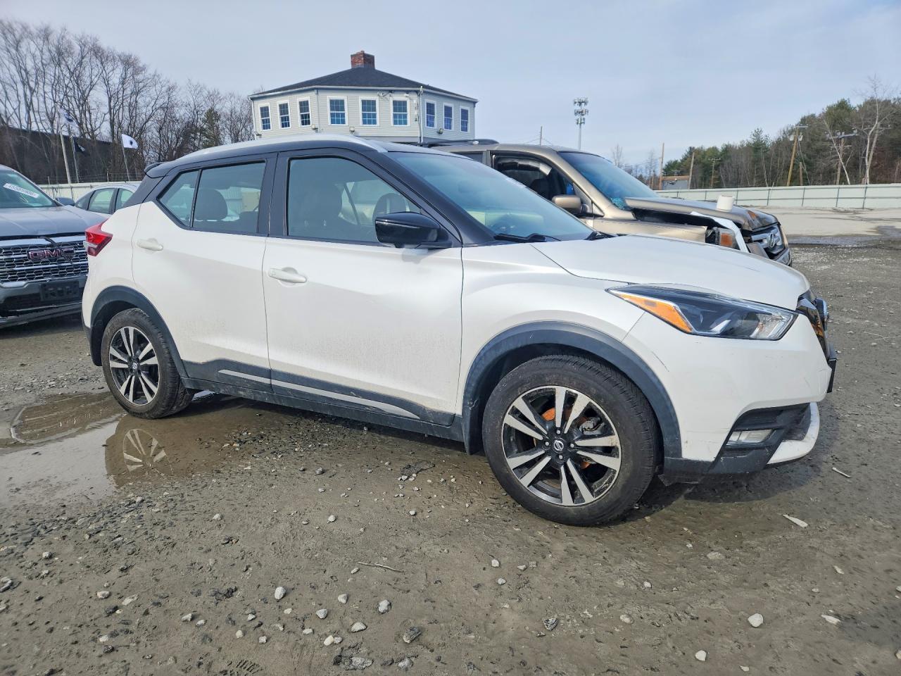 2020 NISSAN KICKS