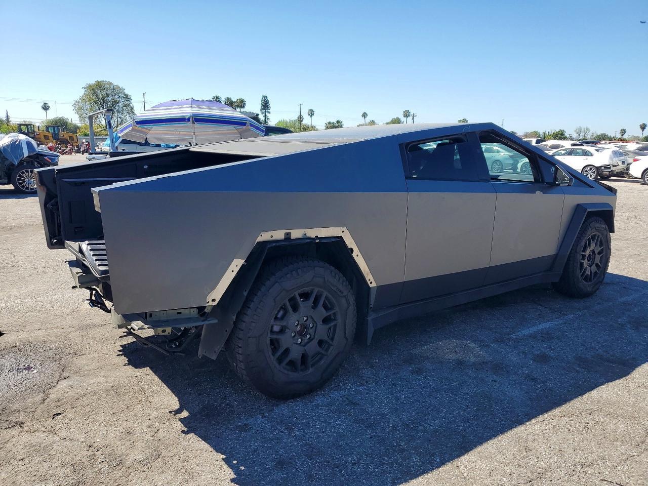 2024 TESLA Cybertruck