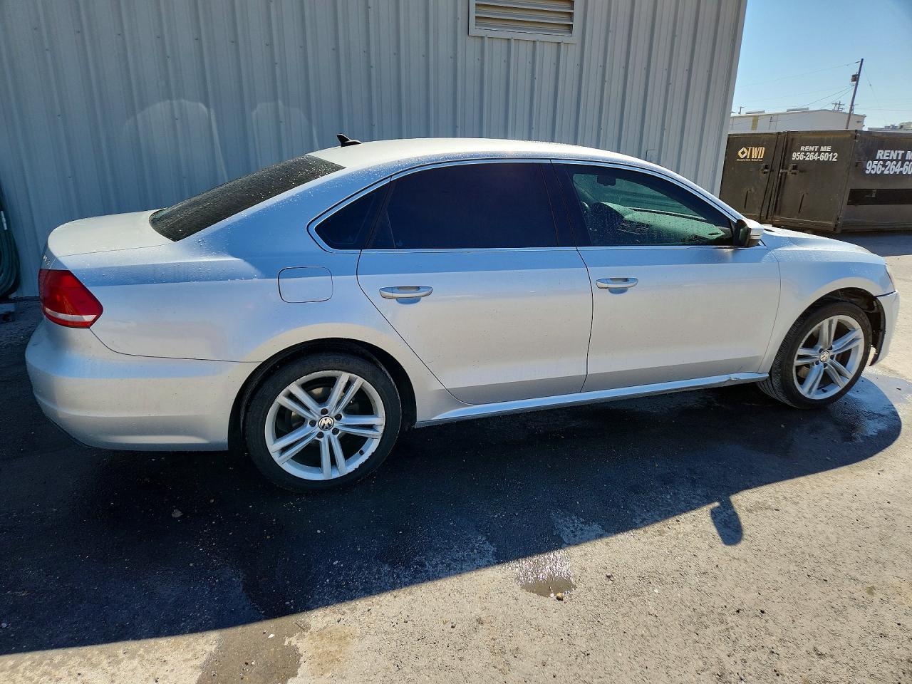 2014 VOLKSWAGEN Passat