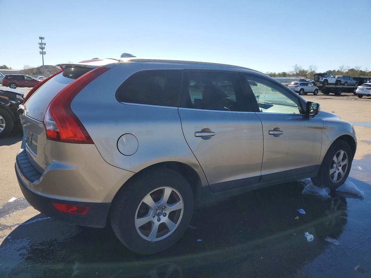 2011 VOLVO XC60