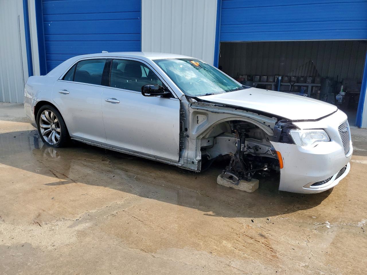 2019 CHRYSLER 300