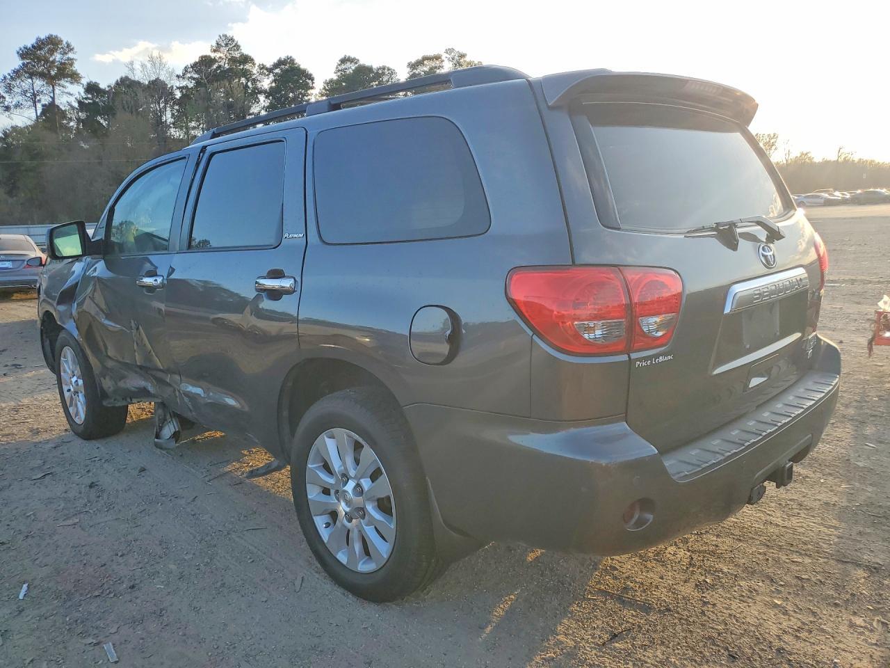 2016 TOYOTA Sequoia