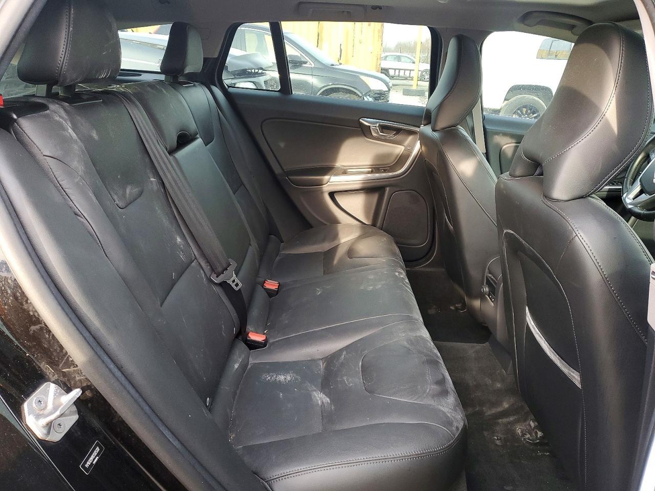 2016 VOLVO V60
