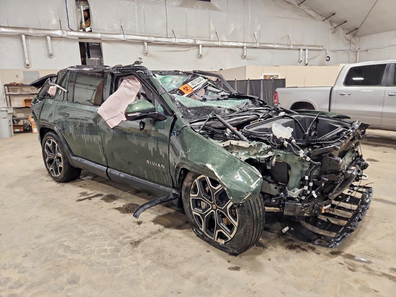 2025 RIVIAN R1s