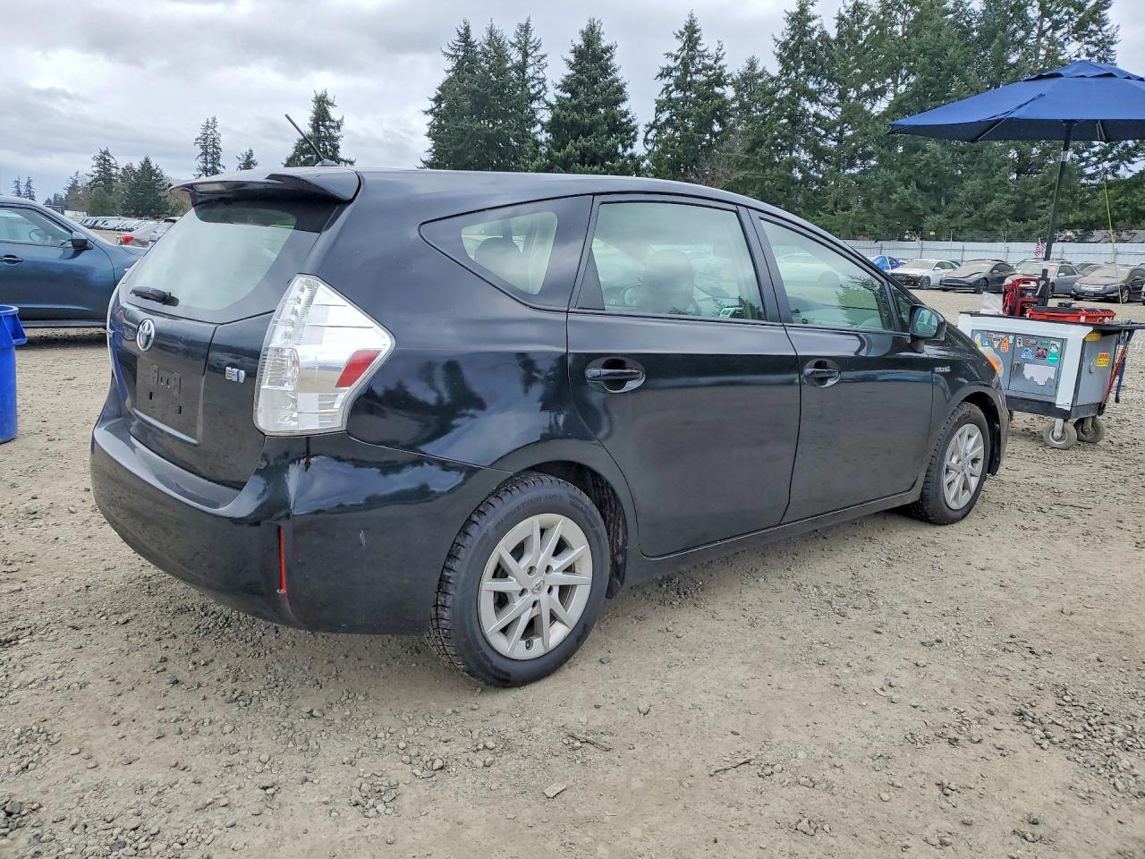 2013 TOYOTA PRIUS V