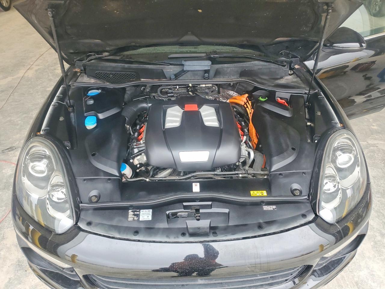 2015 PORSCHE CAYENNE