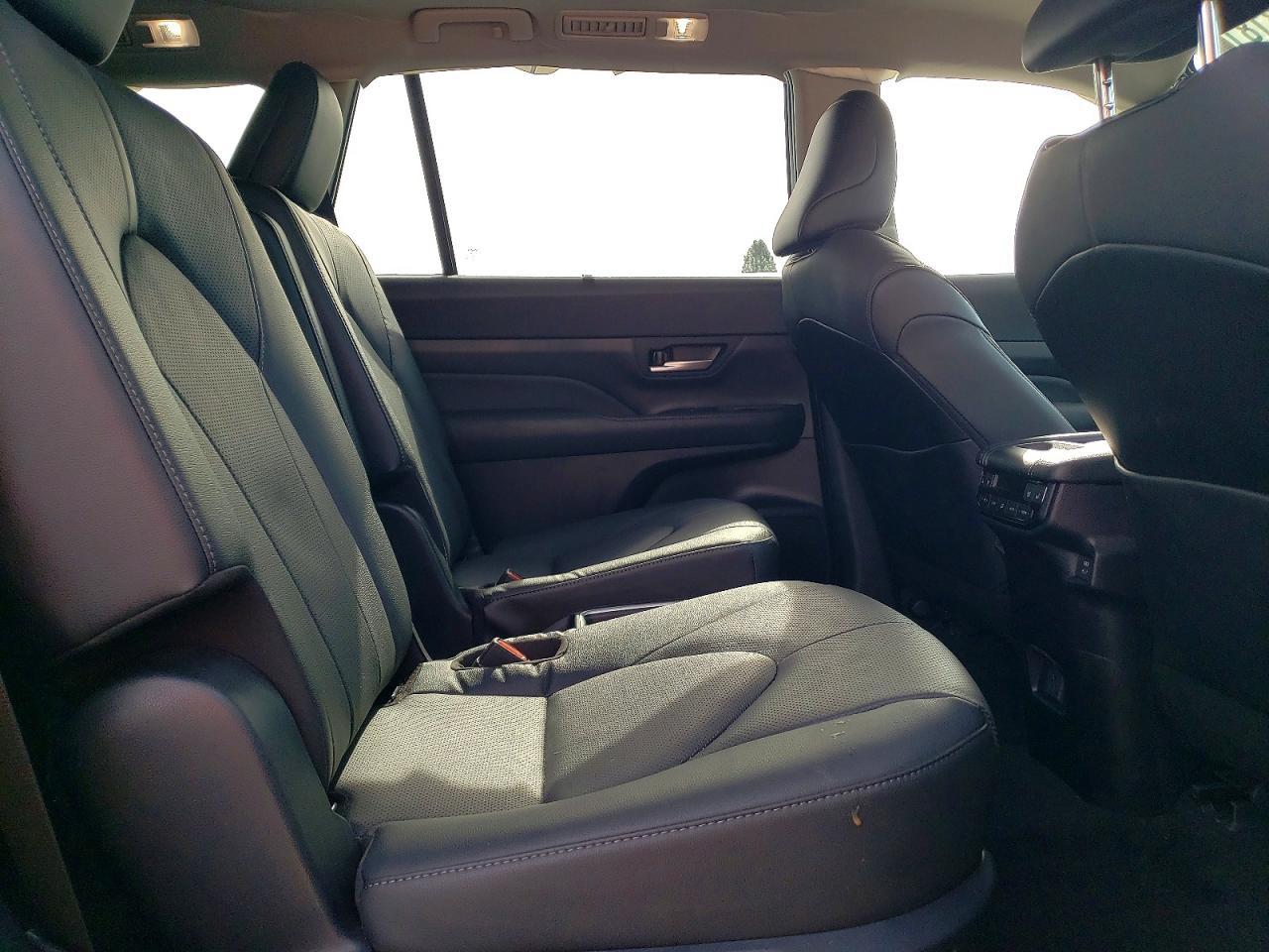2026 TOYOTA HIGHLANDER