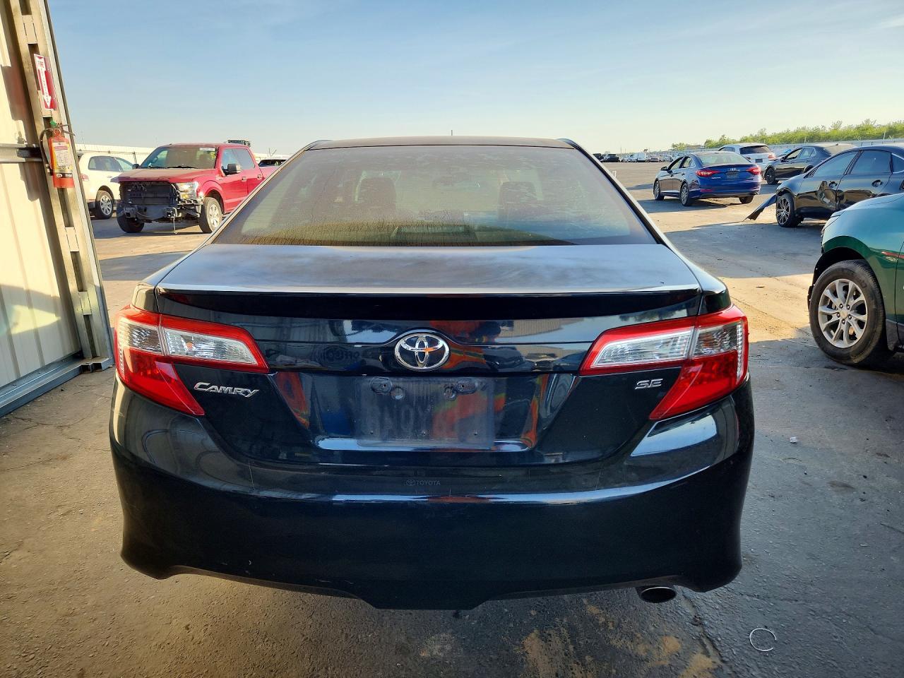 2014 TOYOTA CAMRY