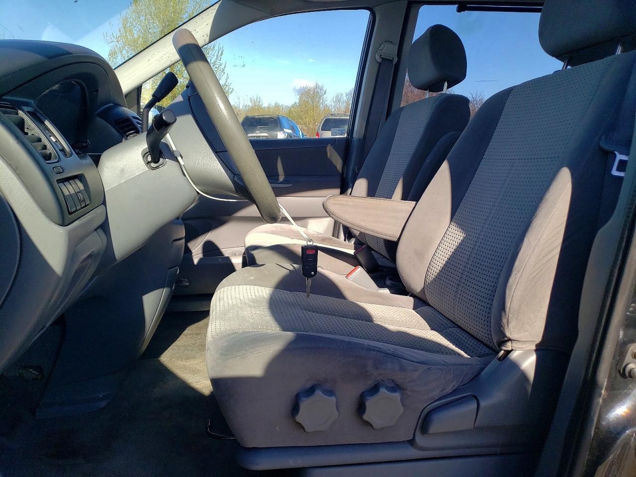 2005 MAZDA Mpv