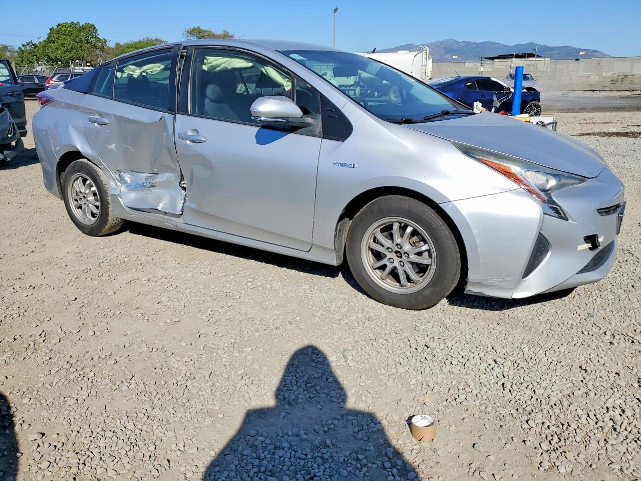 2016 TOYOTA PRIUS