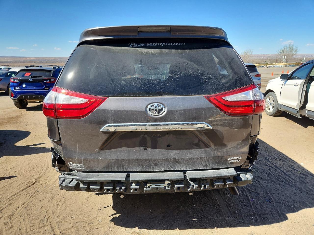 2017 TOYOTA SIENNA