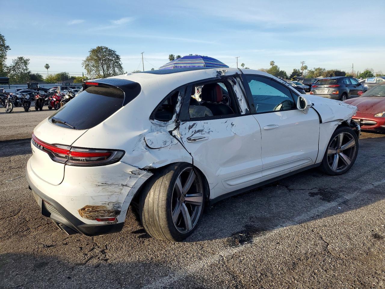 2024 PORSCHE Macan