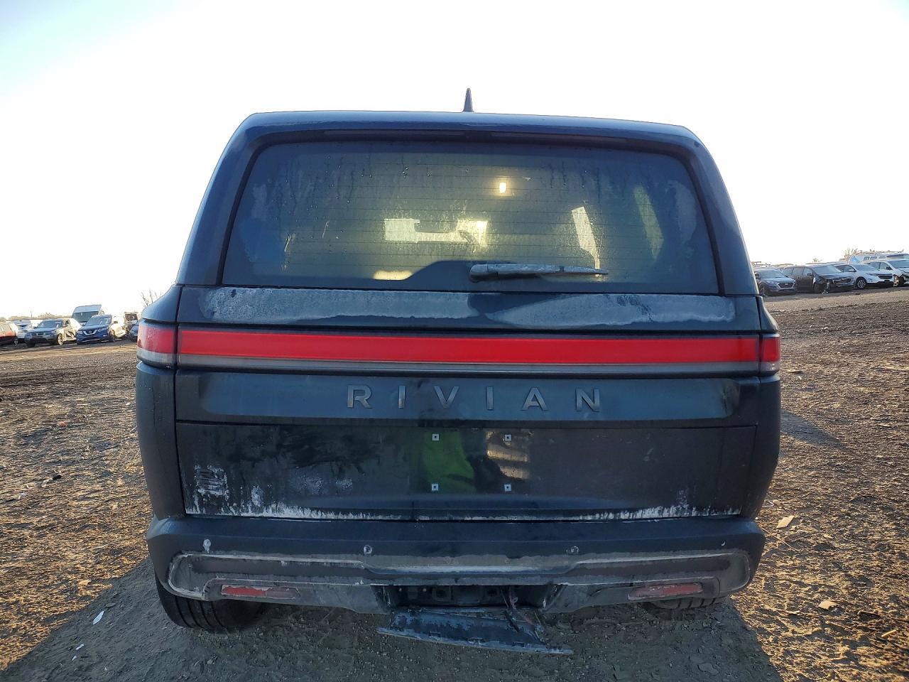 2025 RIVIAN R1s