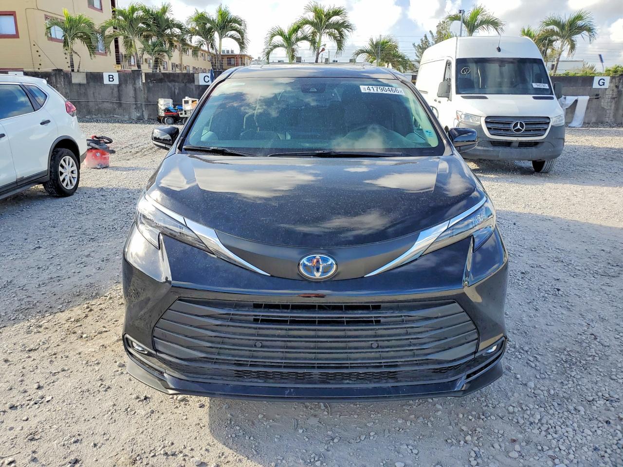 2025 TOYOTA SIENNA